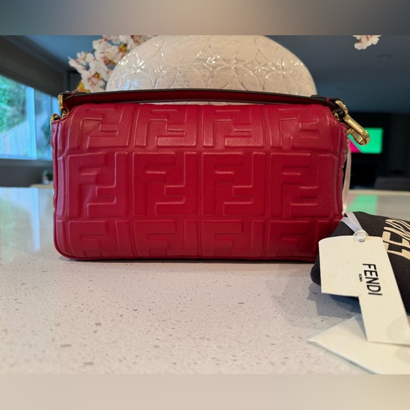 FENDI Classic Baguette Red leather bag - Picture 2 of 10